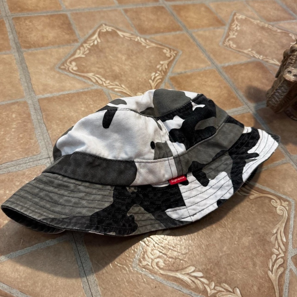 Supreme Camo Bucket Hat (M/L)